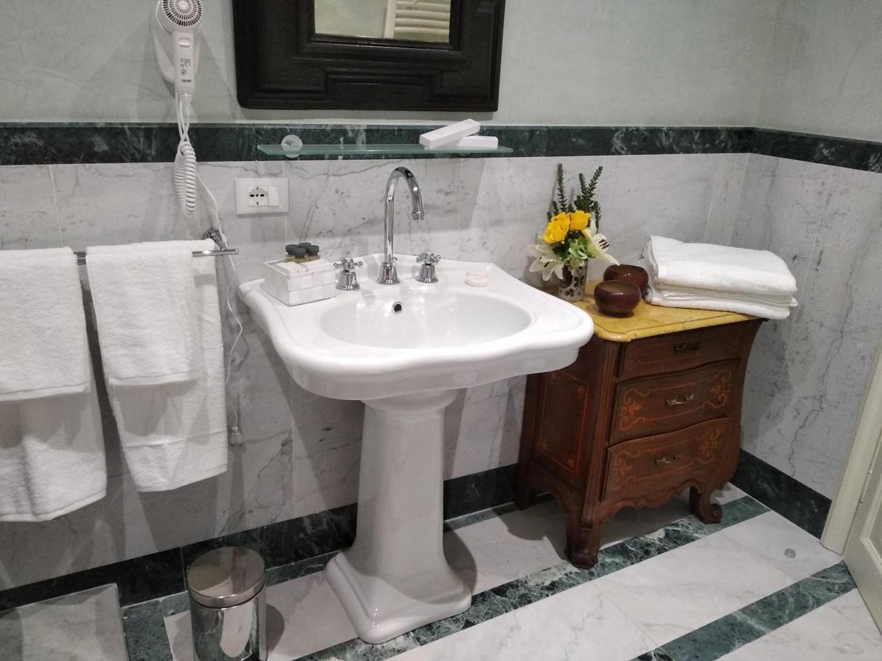 B&B "La Bottega D'Arte" Carrara Exterior photo